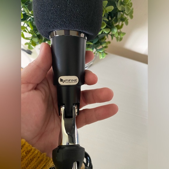 Fifine Technology USB Microphone K668 With Removable Stand - Picture 10 of 10